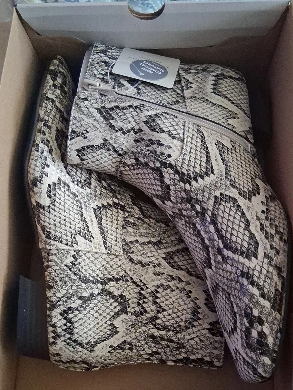 Worthington Snake-Pattern Reptile Hide - Cream & Black